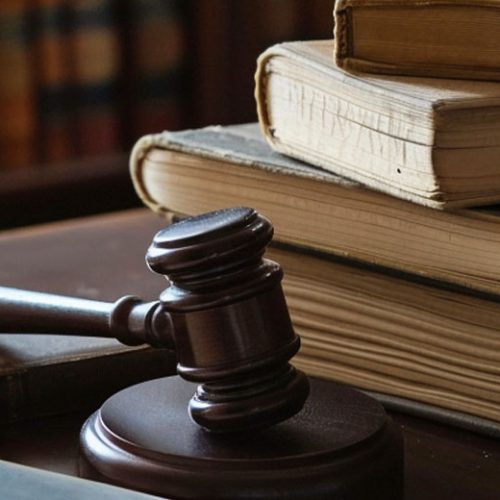 En el sistema de justicia penal, la competencia mental de un acusado es un factor crítico que puede determinar el curso y el resultado de un caso. Un acusado debe tener la capacidad mental para entender los cargos en su contra, asistir en su defensa y participar en el proceso del juicio. 